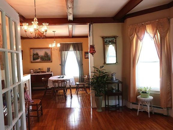 5th image of 18 Kensington Ave