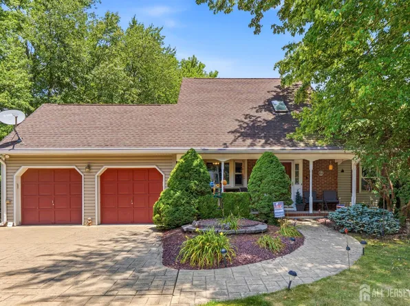 9 Benjamin Ct, Old Bridge, NJ 08857