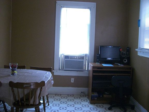 4th image of 916 Hennepin St