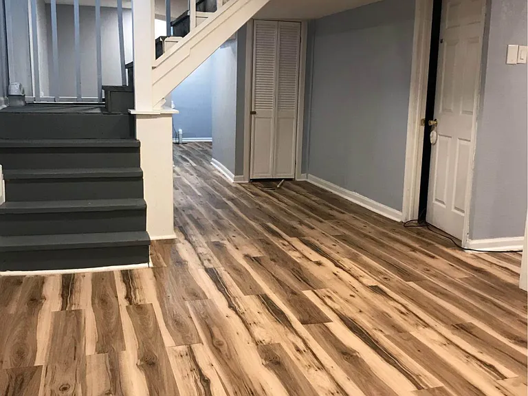 610 W College St — Photo 11