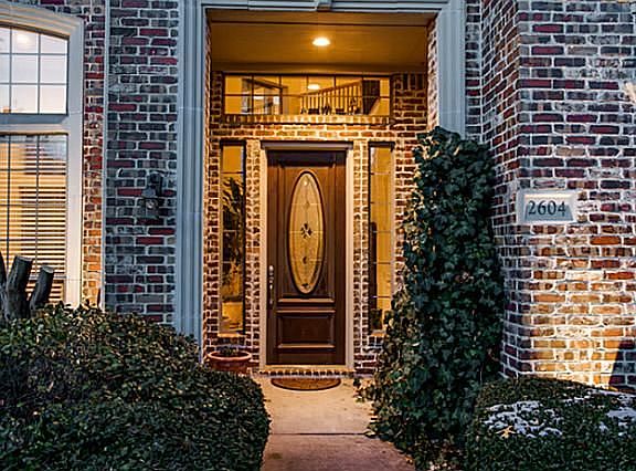 3rd image of 2604 Lakeside Dr