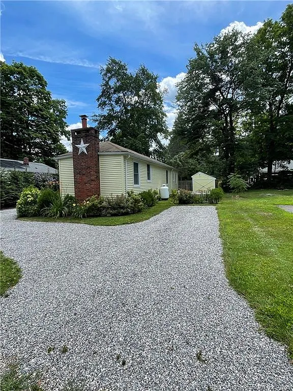 2 bed, 2.0 bath, 884 sqft, $2,400 — Photo 2