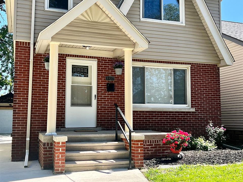 1st image of 1127 Fort Park Blvd