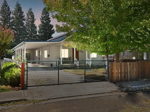 313 D St, Waterford, CA 95386