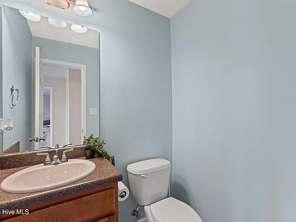 5th image of 185 Snowberry Lane
