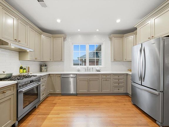 5th image of 176 Belhaven St