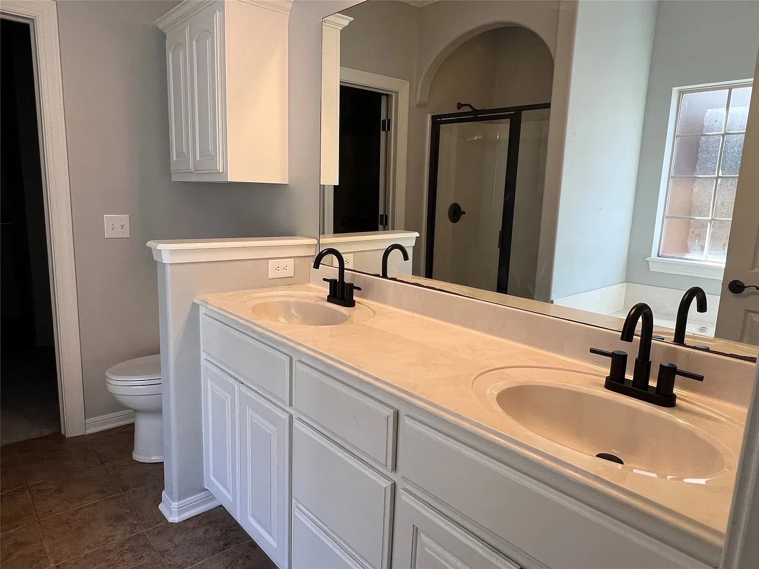 5 bed, 2.5 bath, 2108 sqft, $2,300 — Photo 4