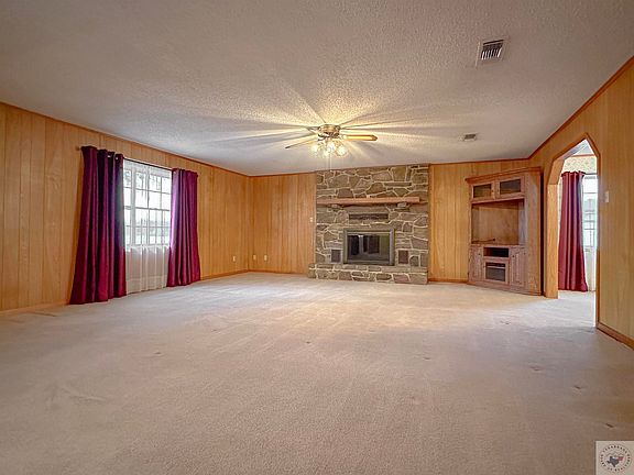 3rd image of 704 S McCoy Blvd