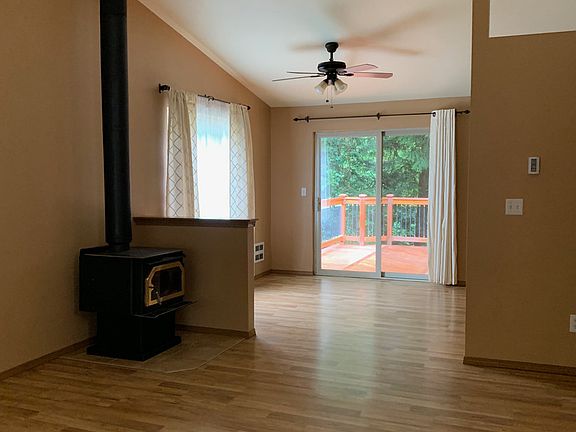 4th image of 18525 Woodside Dr SE