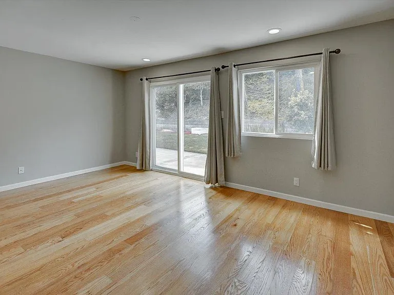 207 Valencia Dr — Photo 31