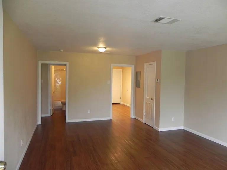 1304 Middleton St — Photo 5