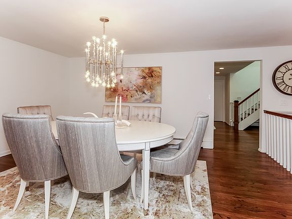 4th image of 18 Larchmont St