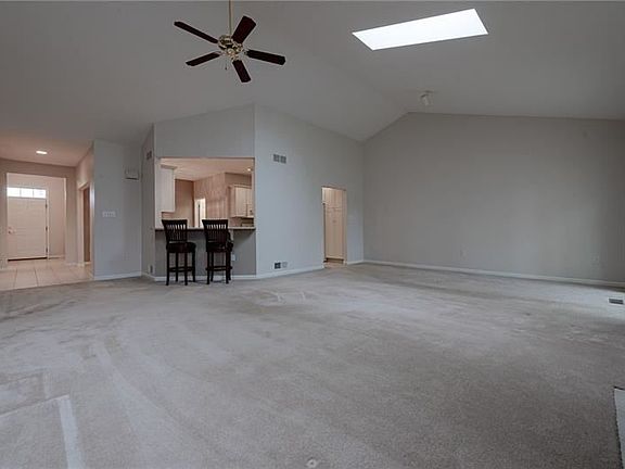 4th image of 228 Denali Dr