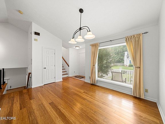 5th image of 1476 Pheasants Glen Dr