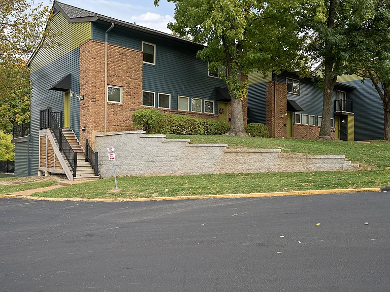 Curbside Appeal | Apartments For Rent Maryland Heights Missouri | Haven on The Lake