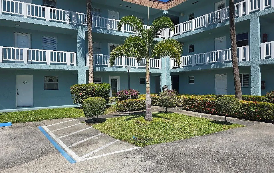 606 SW Natura Blvd #208