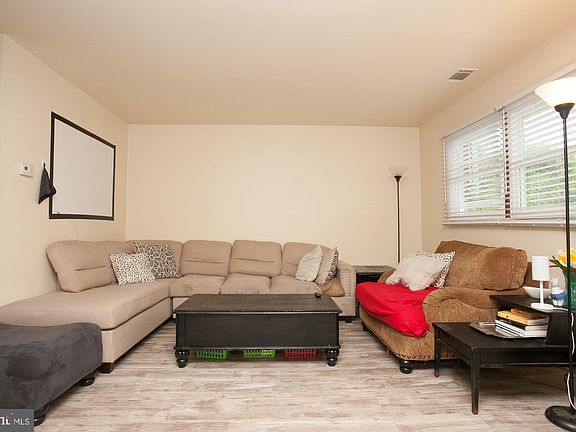 2nd image of 418 Heckle St