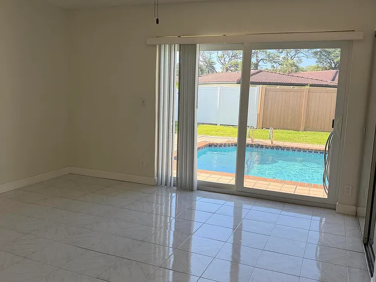 1230 SE 14th Dr — Photo 27