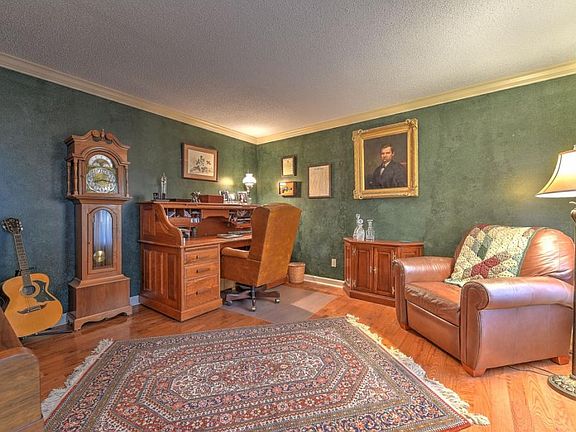 4th image of 1005 Wellington Blvd