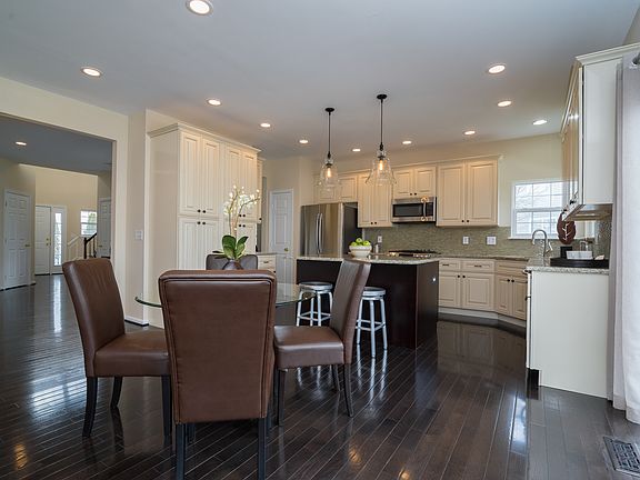 4th image of 42998 Cedar Springs Ct