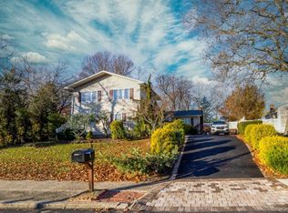 4 Galaxie Lane, Selden, NY 11784