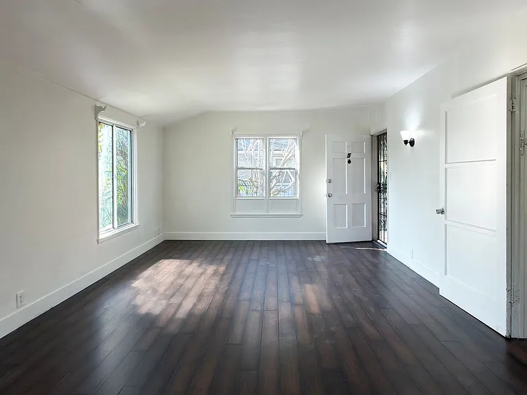 2021 Pine Ave — Photo 19