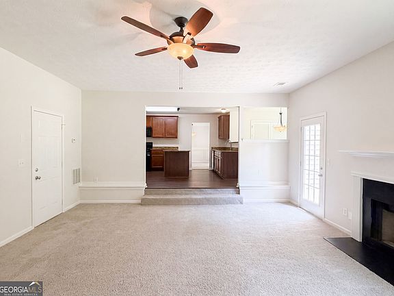 3rd image of 1672 Bennett Dr