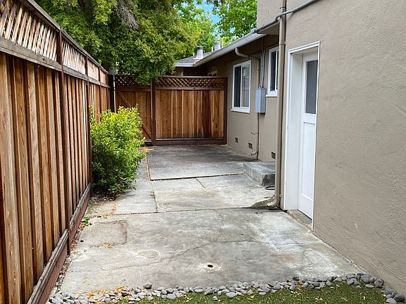 3rd image of 444 Waverley St #444