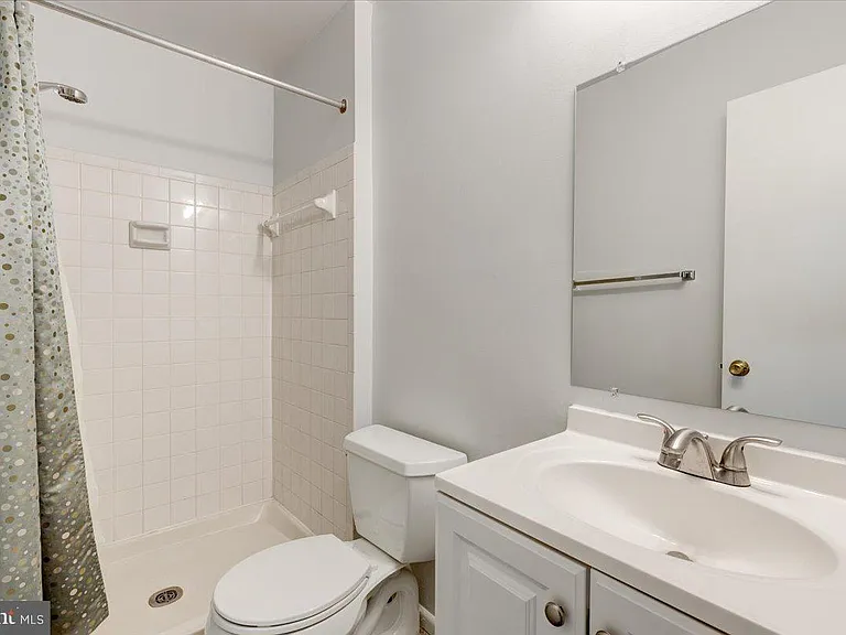 6th Pl NE — Photo 22