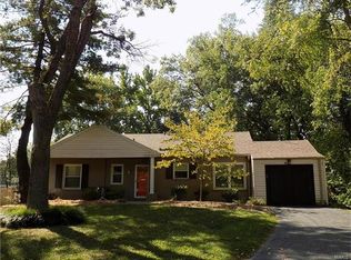 655 Cranbrook Dr, Saint Louis, MO 63122