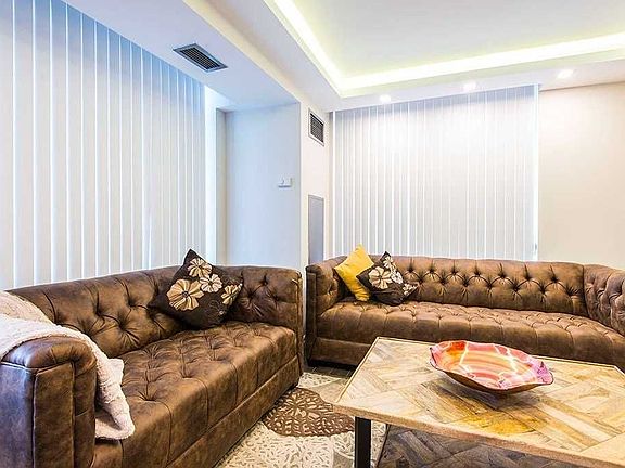 5th image of 2585 Erin Centre Blvd #809