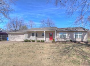 21829 W 11th St S, Sand Springs, OK 74063