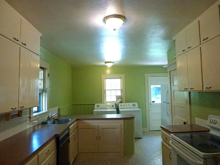 Mainfloor kitchen
