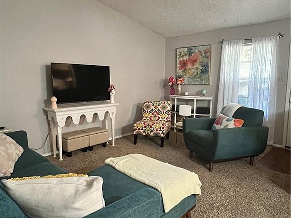 3rd image of 711 Wellesley Ct APT C