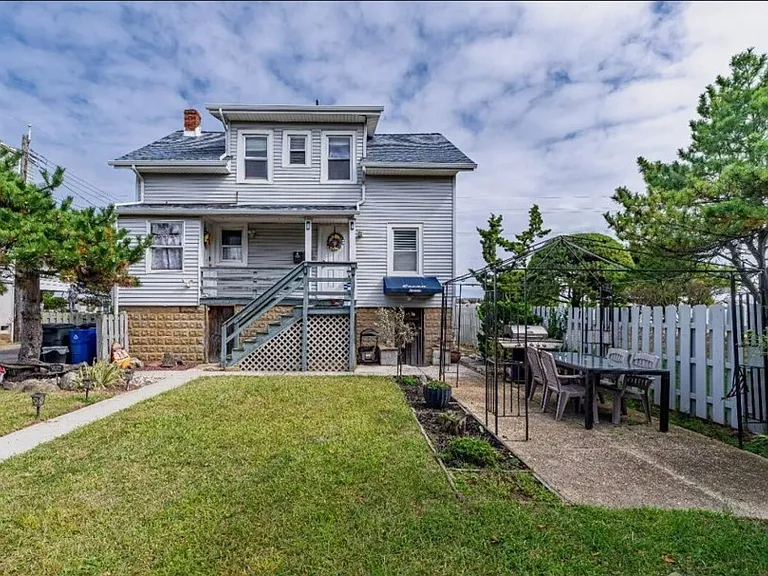 Front yard & back yard