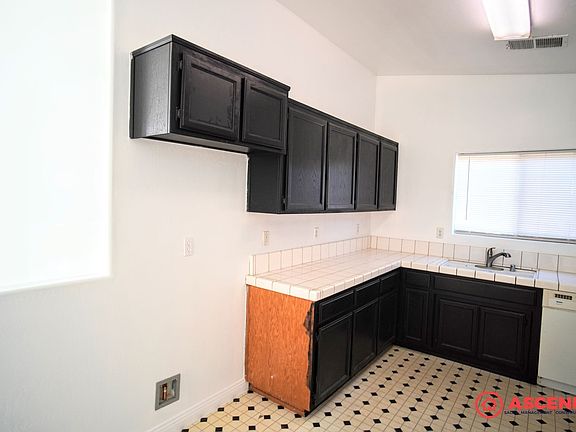 4th image of 1305 Innsbruck Dr