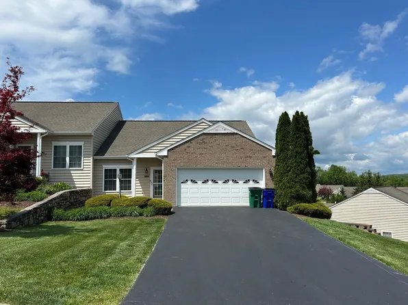 285 Slate Creek Dr NW, Christiansburg, VA 24073
