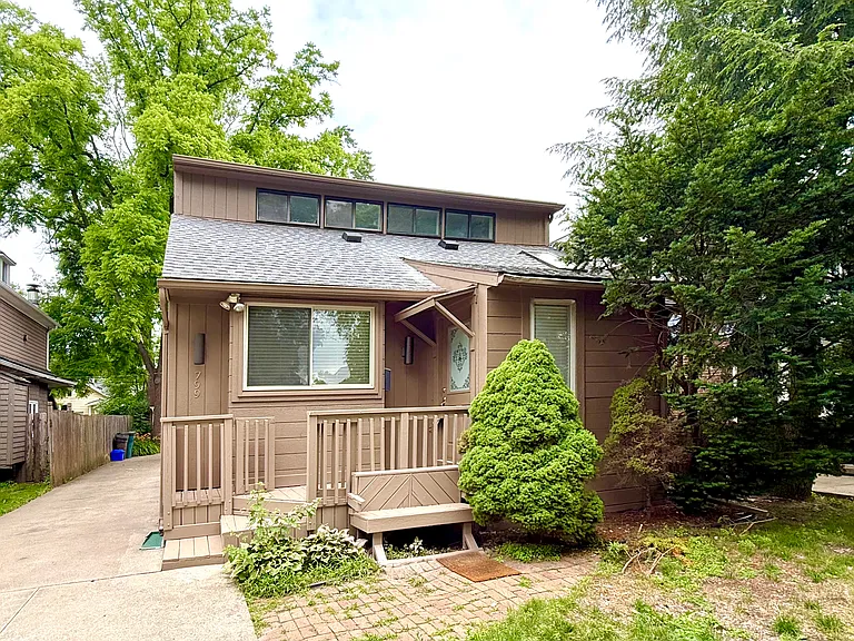 799 Emmons Ave — Photo 2