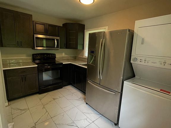 3rd image of 126 Wickre St APT A