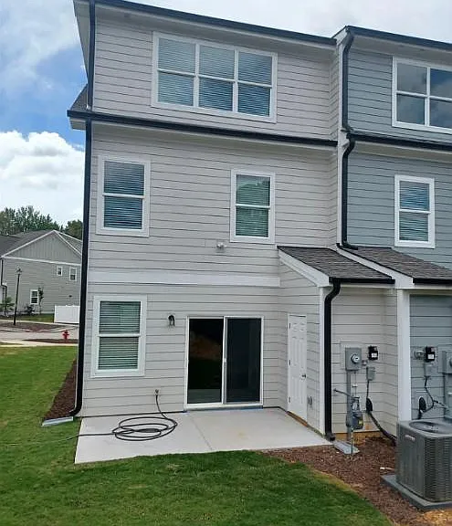 330 Old Grove Ln — Photo 11