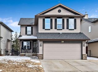 30 W Drake Landing Cmn, Okotoks, AB T1S2M4