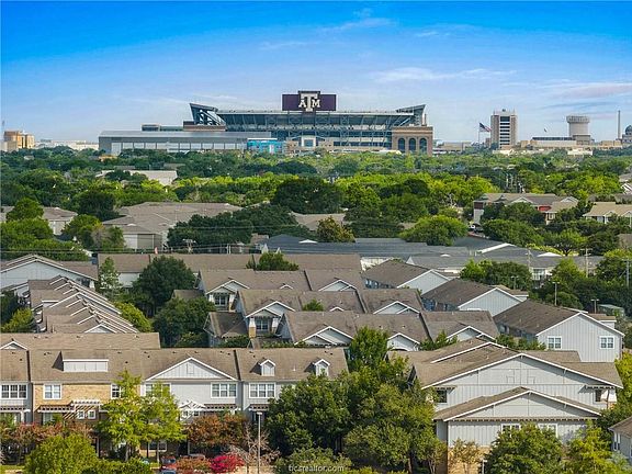 4th image of 1725 Harvey Mitchell Pkwy S APT 1511