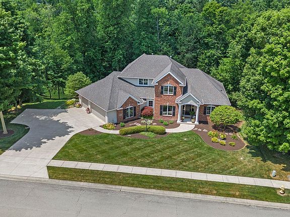 3rd image of 202 Royal Crest Dr