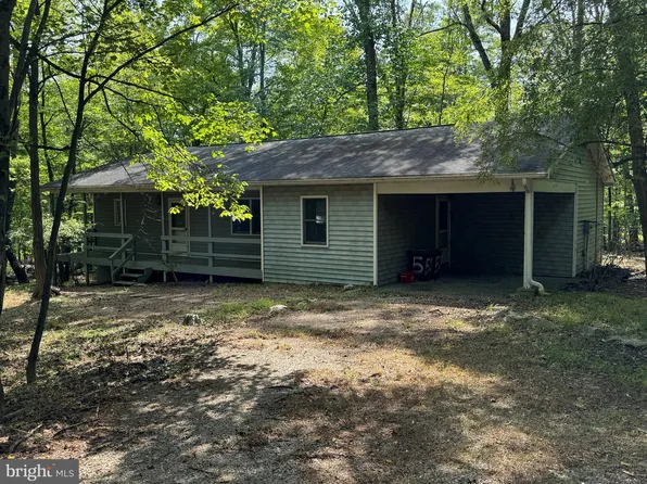 51 Sandstone Ln, Berkeley Springs, WV 25411