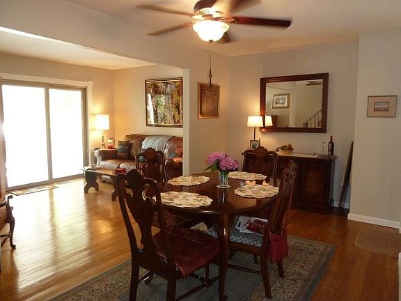 FORMAL DINING AREA