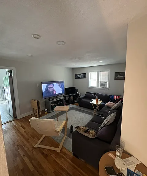 31 Adrian St #2 — Photo 8