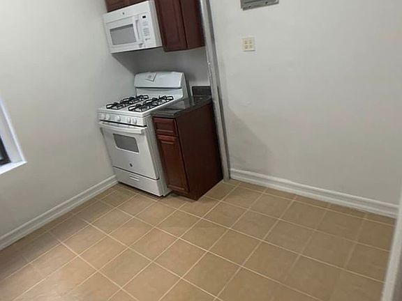 2nd image of 621 W 172nd St #23