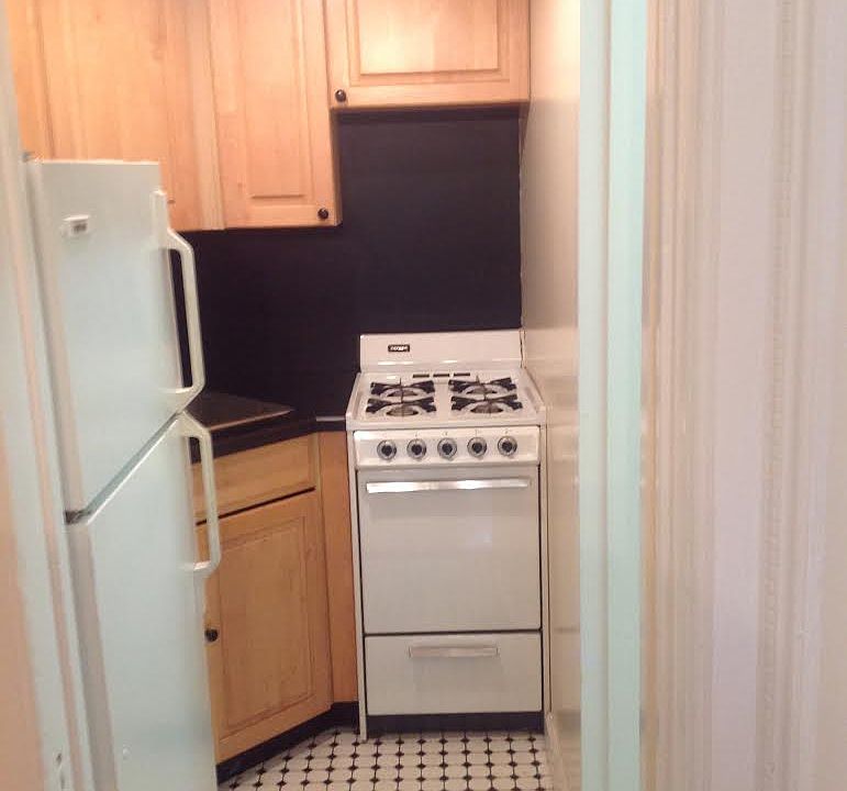 2nd image of 315 W 88th St APT 8