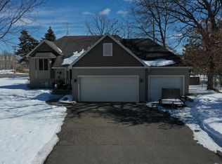 6995 4th Street Cir N, Oakdale, MN 55128