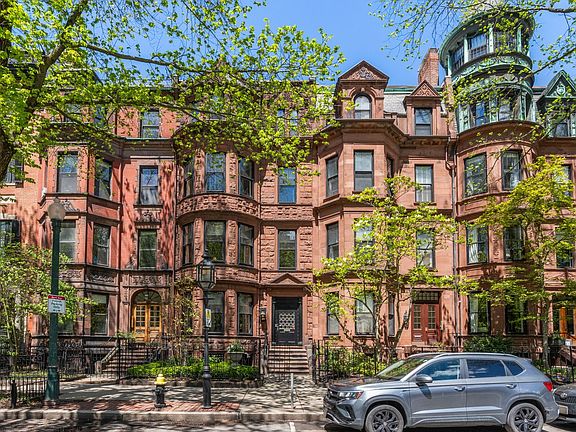 3rd image of 389 Commonwealth Ave APT 1